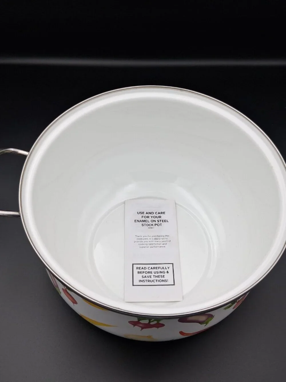 Enamel on steel decorative stockpot. 6.5 quart. Farmers Market